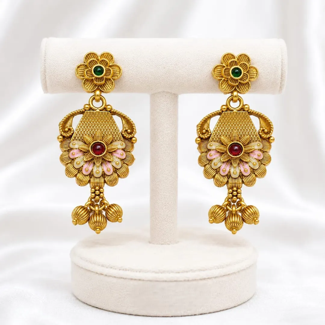 ANTIQUE GOLD TONE FLORAL CHANDELIER EARRING