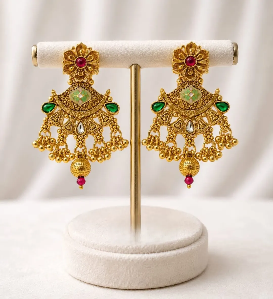 ANTIQUE GOLD PLATED EARRING WITH MINAKARI & GUNGROO