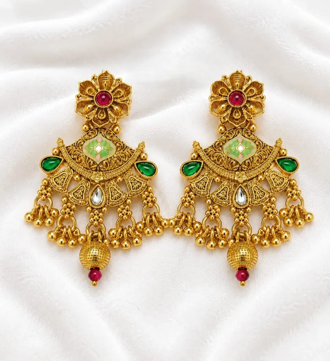 ANTIQUE GOLD PLATED EARRING WITH MINAKARI & GUNGROO