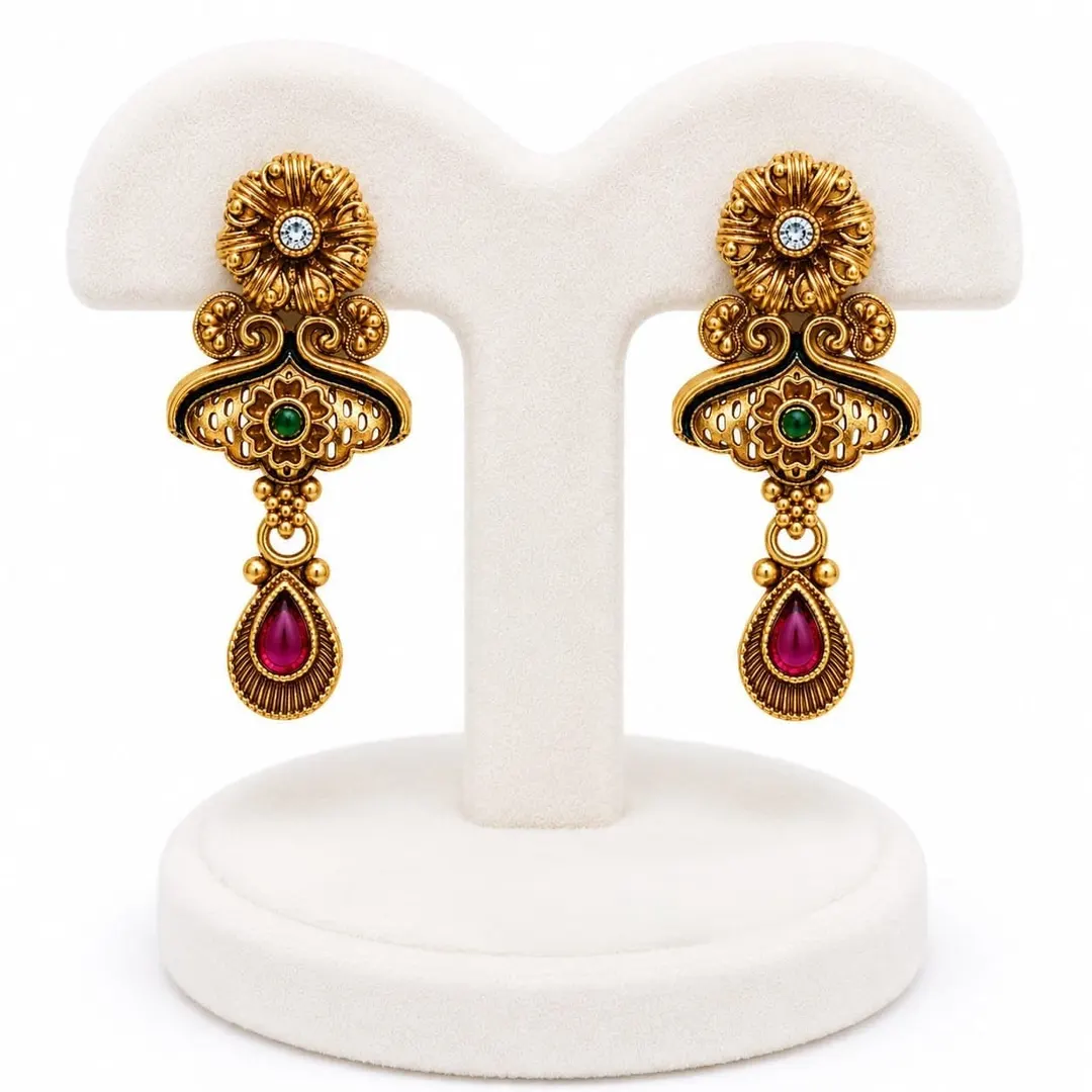 ANTIQUE GOLD TONE TRADITIONAL CHANDELIER DROP EARRING