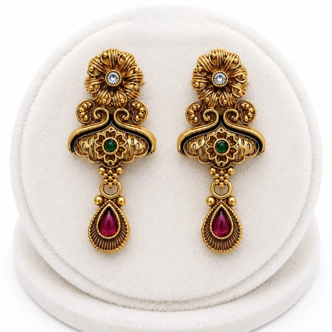 ANTIQUE GOLD TONE TRADITIONAL CHANDELIER DROP EARRING