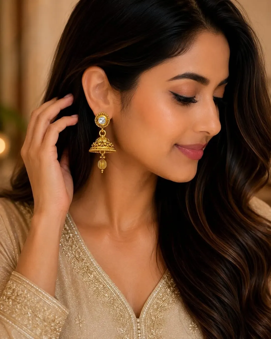 GOLD TONED JHUMKA EARRING