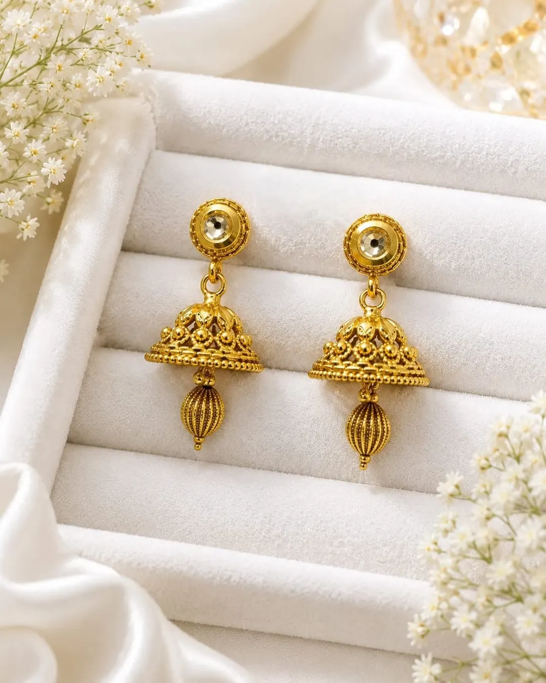 GOLD TONED JHUMKA EARRING
