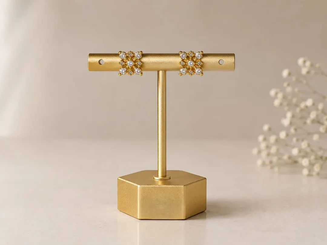GOLD TONE CRYSTAL FLOWER STUD EARRING