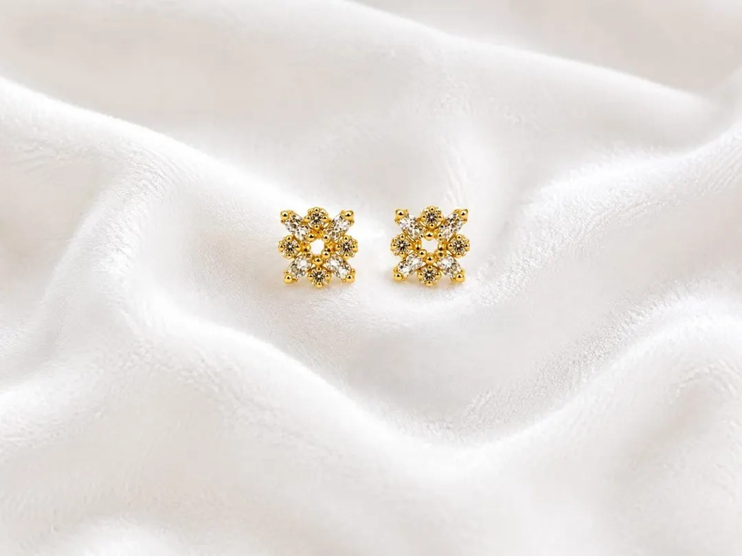 GOLD TONE CRYSTAL FLOWER STUD EARRING