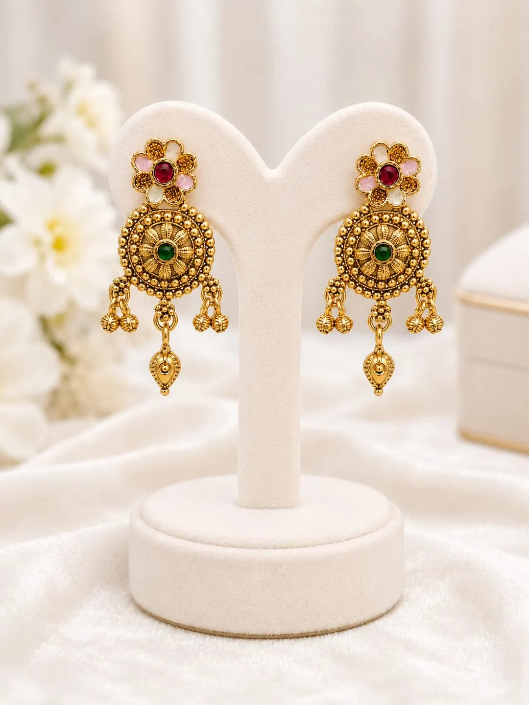 GOLD TONED TRADITIONAL CHANDELIER EARRING