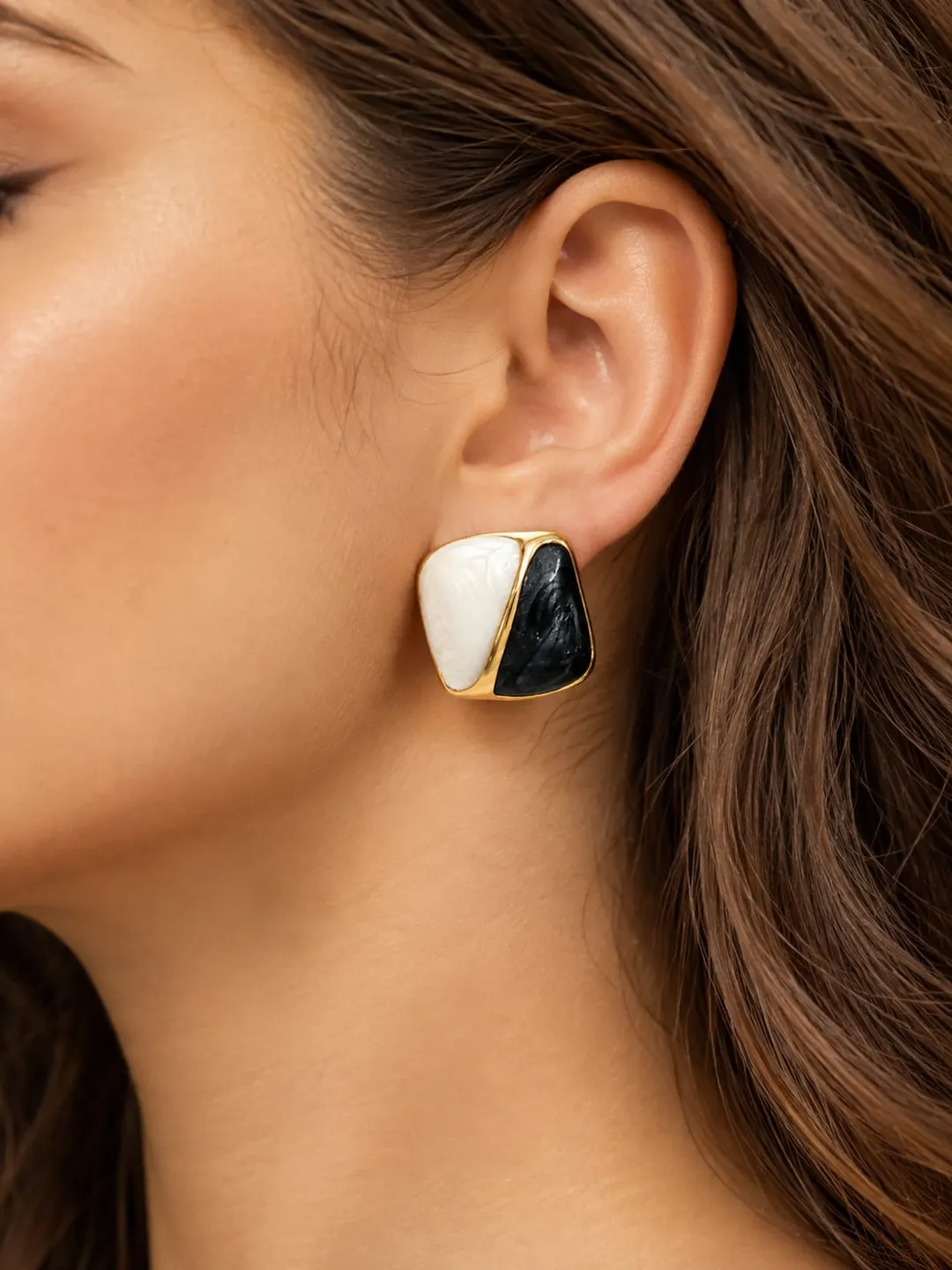 BLACK & WHITE SQAURE SHAPED EARRING WITH GOLD PALTED