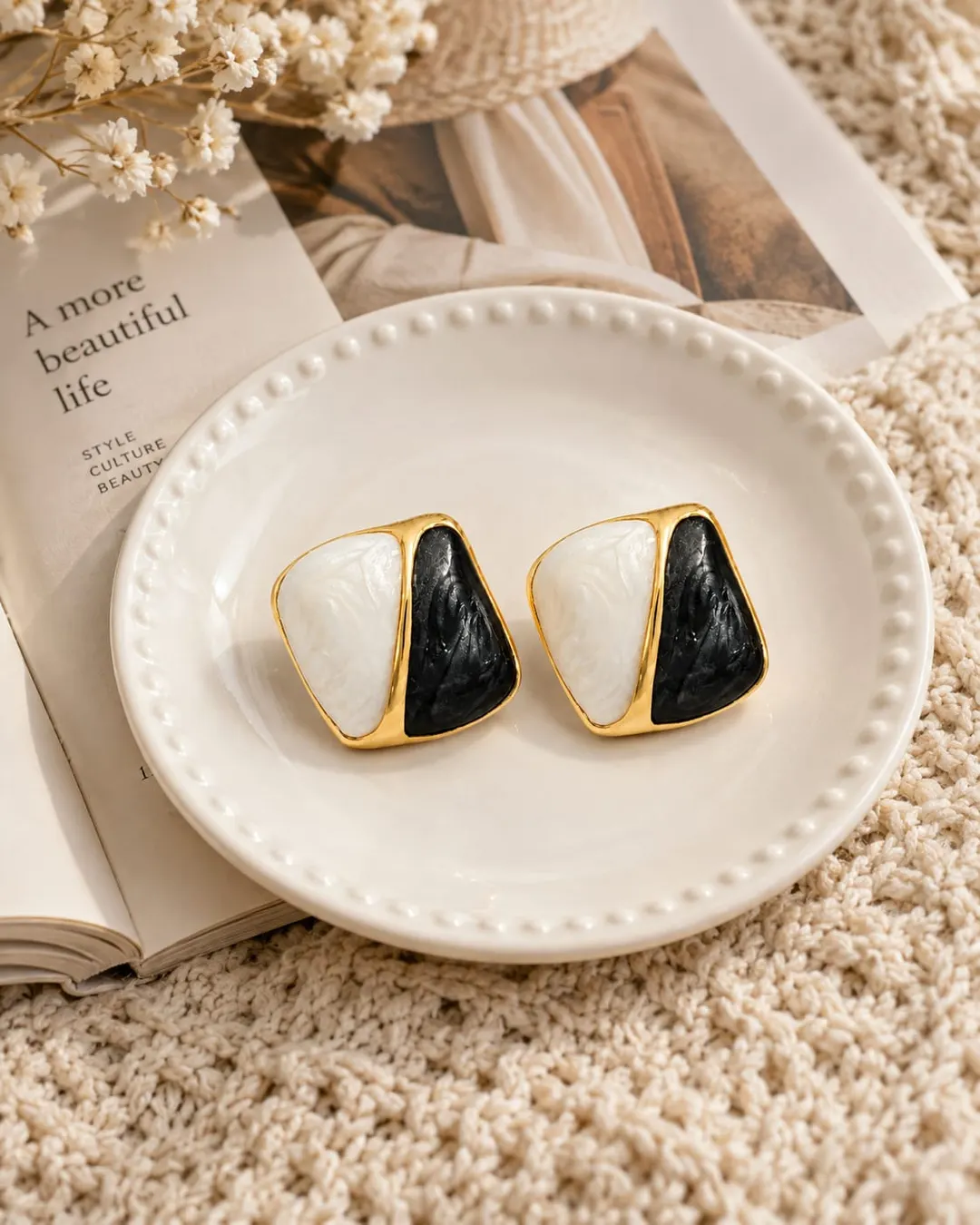 BLACK & WHITE SQAURE SHAPED EARRING WITH GOLD PALTED