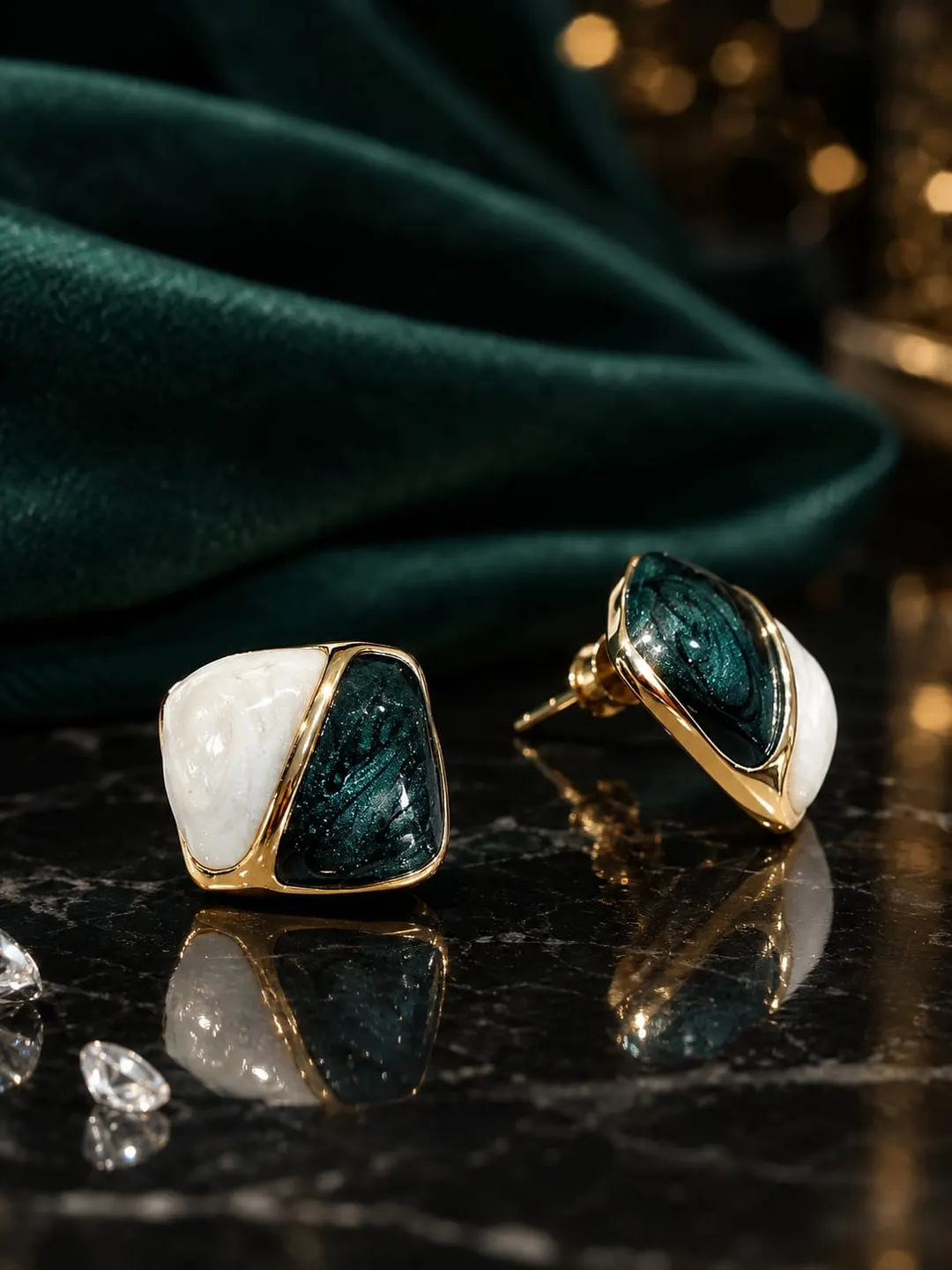 BLACK & WHITE SQAURE SHAPED EARRING WITH GOLD PALTED
