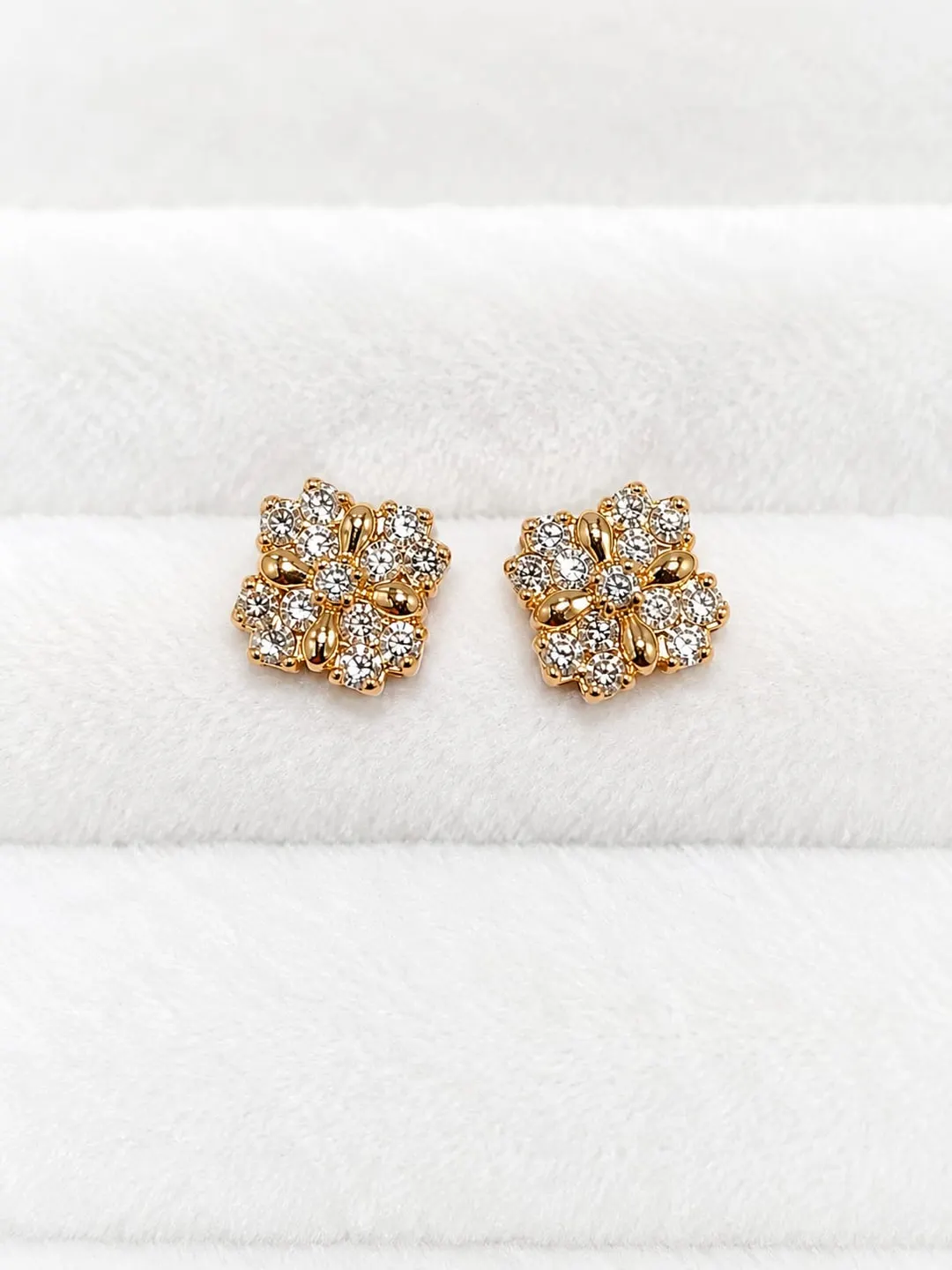 GOLD TONE FOUR LEAF CLOVER STUD EARRINGS 