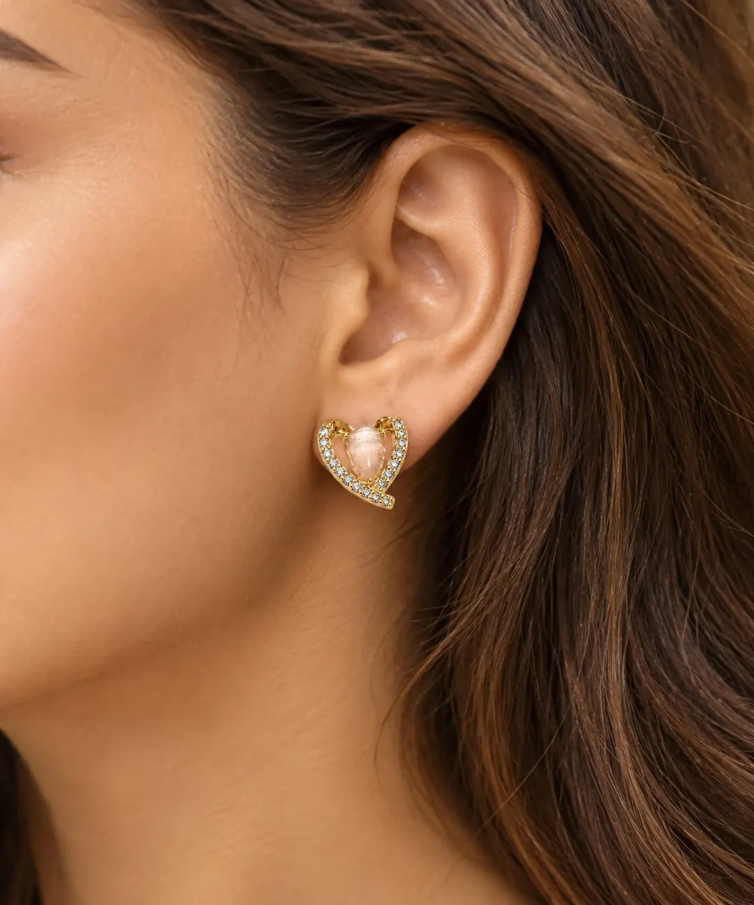 ELEGANT HEART-SHAPED GOLD-TONE STUD 