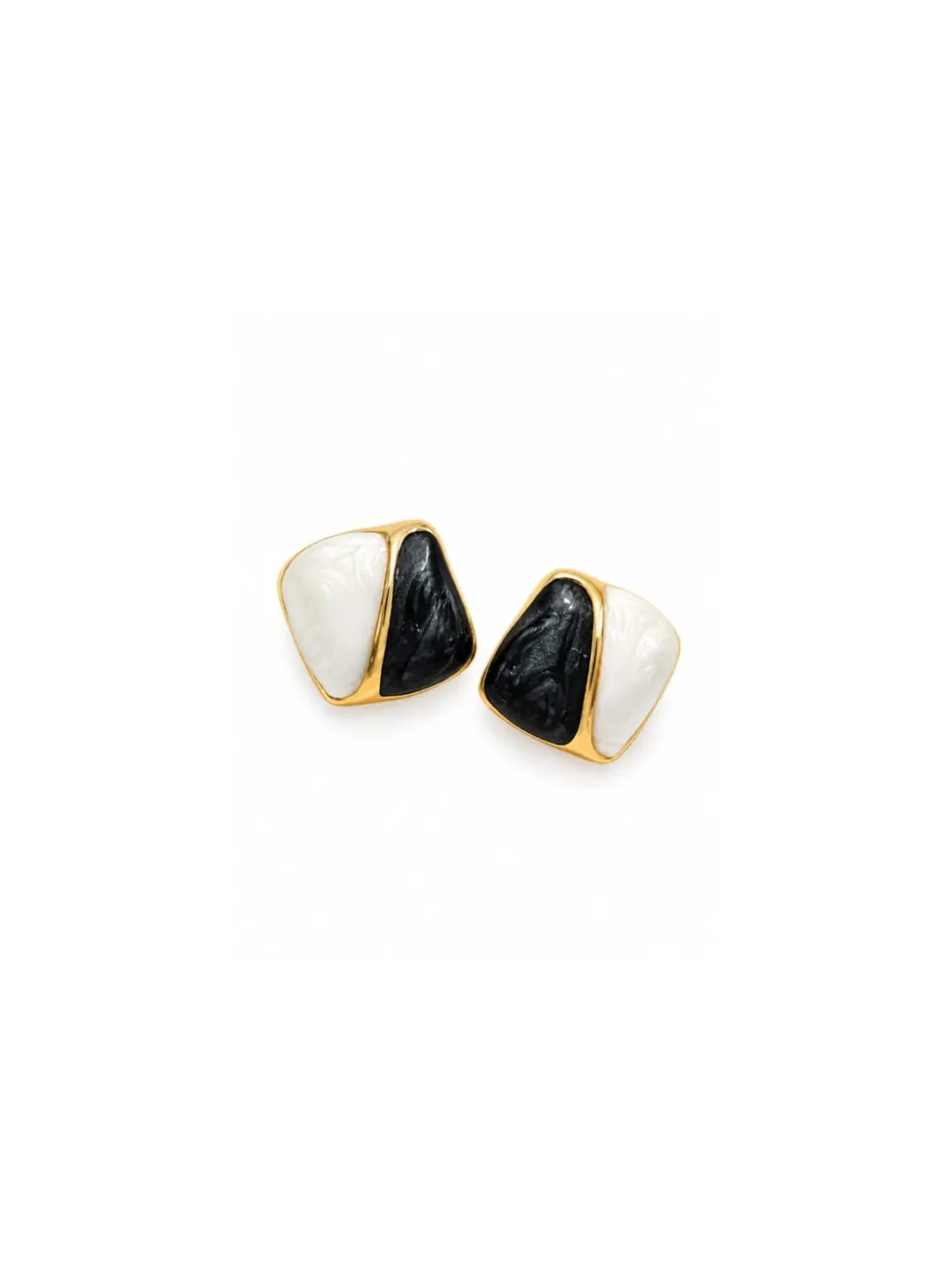 BLACK & WHITE SQAURE SHAPED EARRING WITH GOLD PALTED