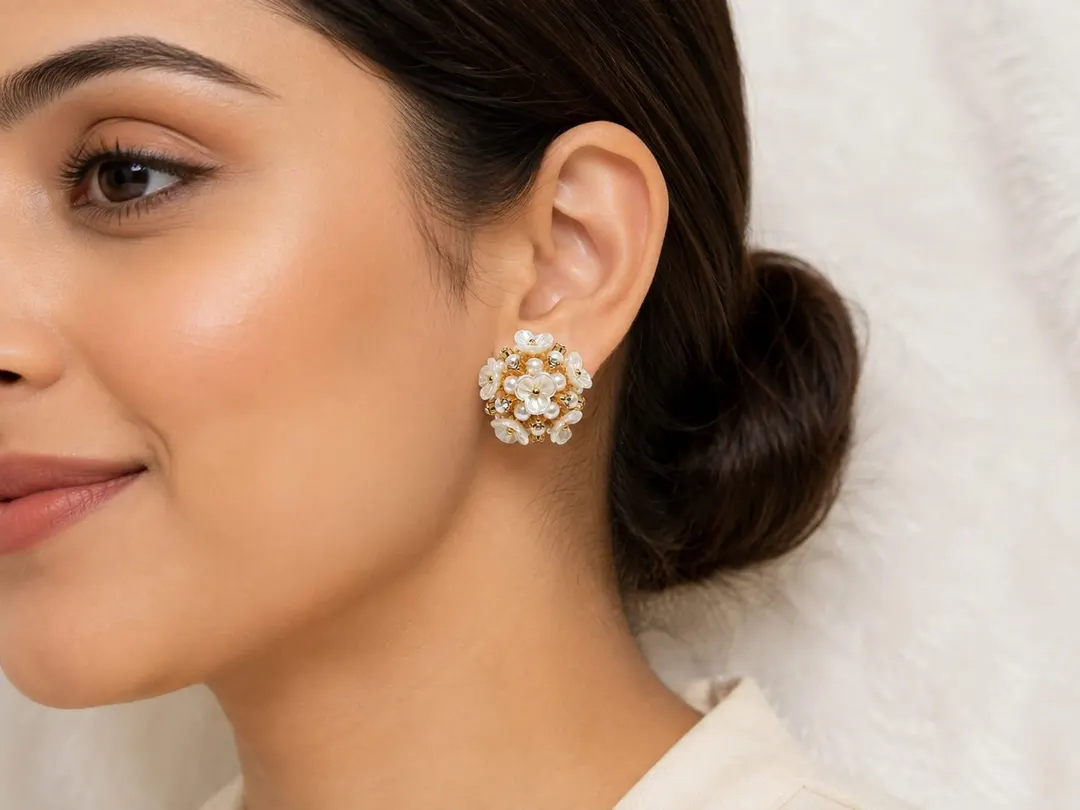 VINTAGE WHITE FLORAL PEARL CLUSTER STUD EARRING