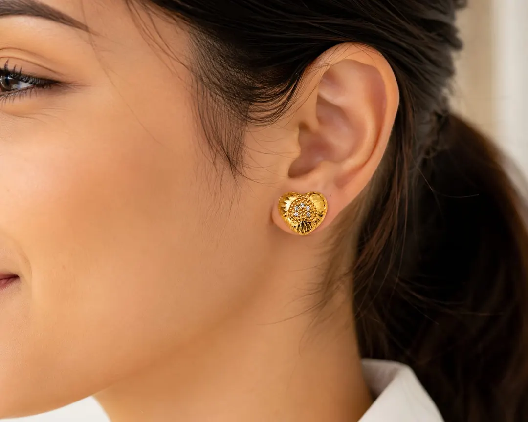 GOLD PLATED STUD HEART SHAPED EARRING
