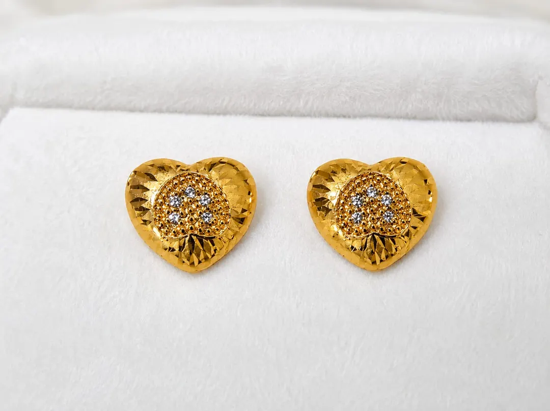 GOLD PLATED STUD HEART SHAPED EARRING