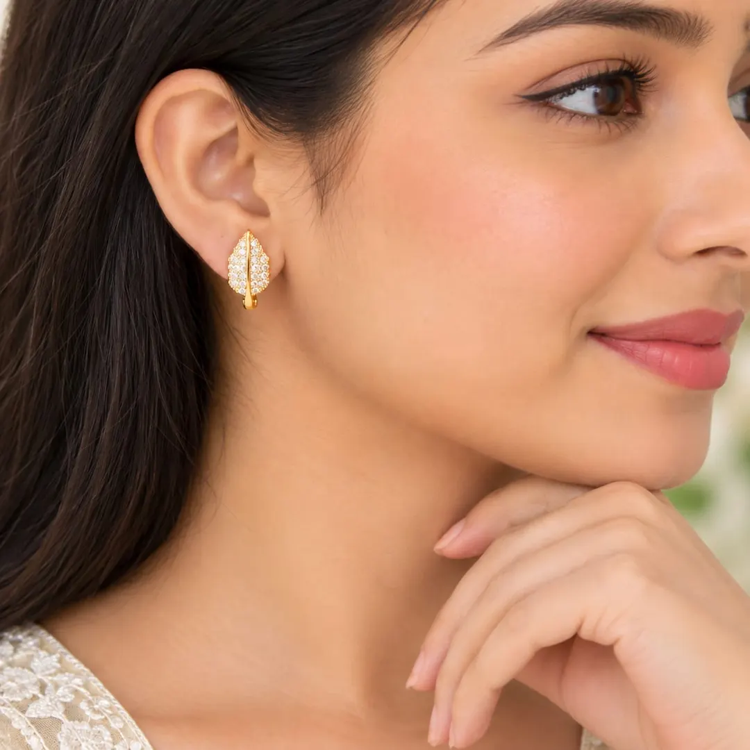 GOLD LEAF DESIGN AD STONE STUD EARRINGS