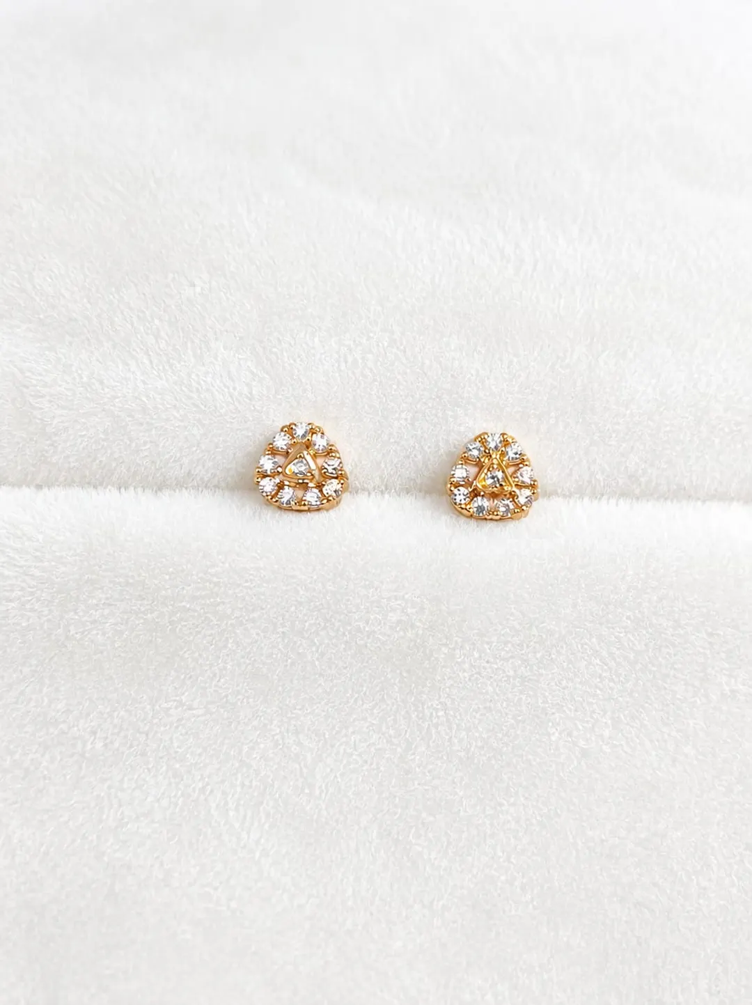 GOLDEN CRYSTAL TRIANGLE CLUSTER STUD EARRINGS