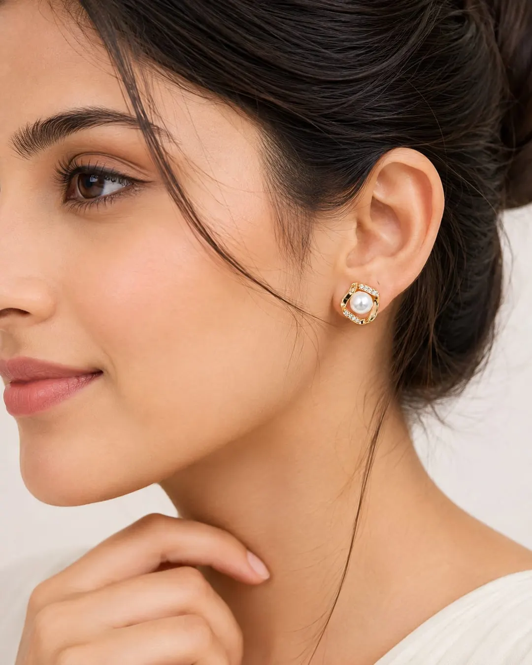 PEARL HALO LUXE STUD EARRINGS