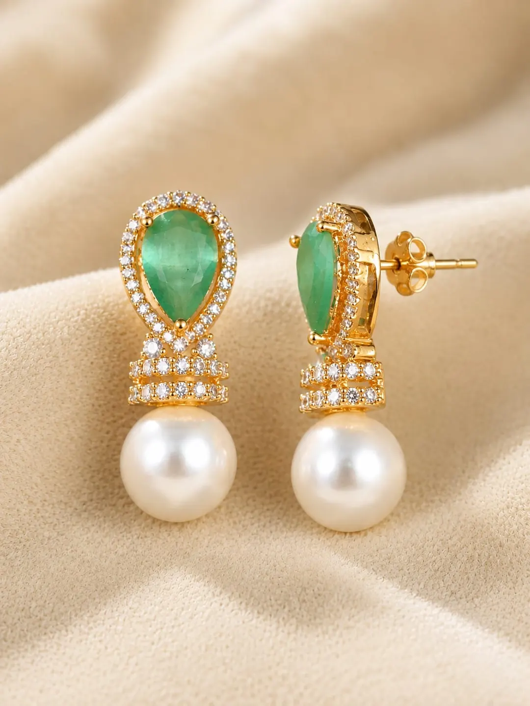 EMERALD GREEN TEARDROP PEARL DROP EARRING