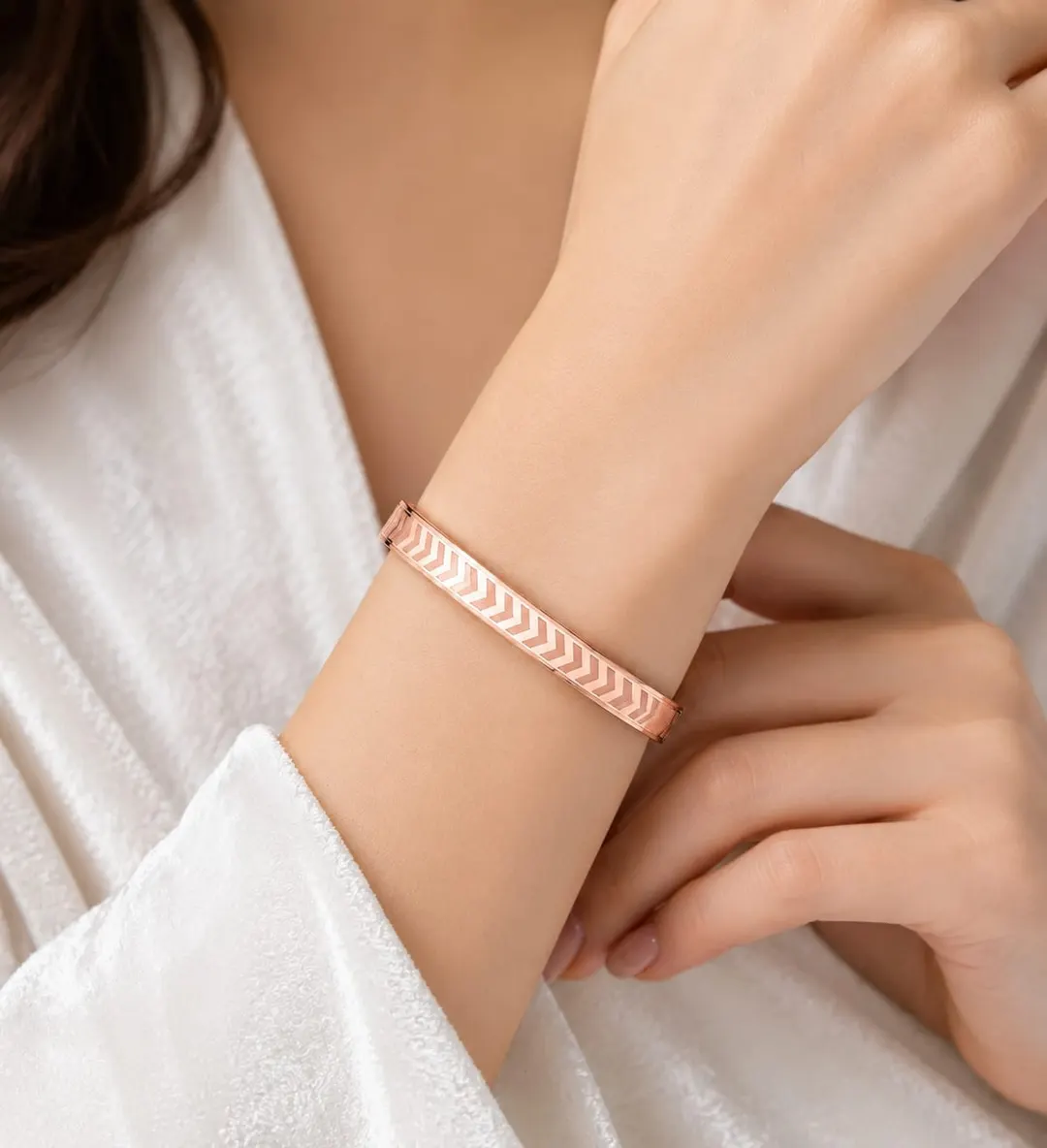ROSE GOLD PLATED STAINLESS STEEL BANGLE BRACELET