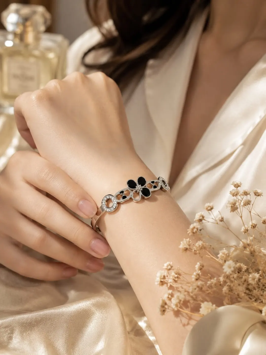 SILVER-TONE BLACK CLOVER HINGED BRACELET.