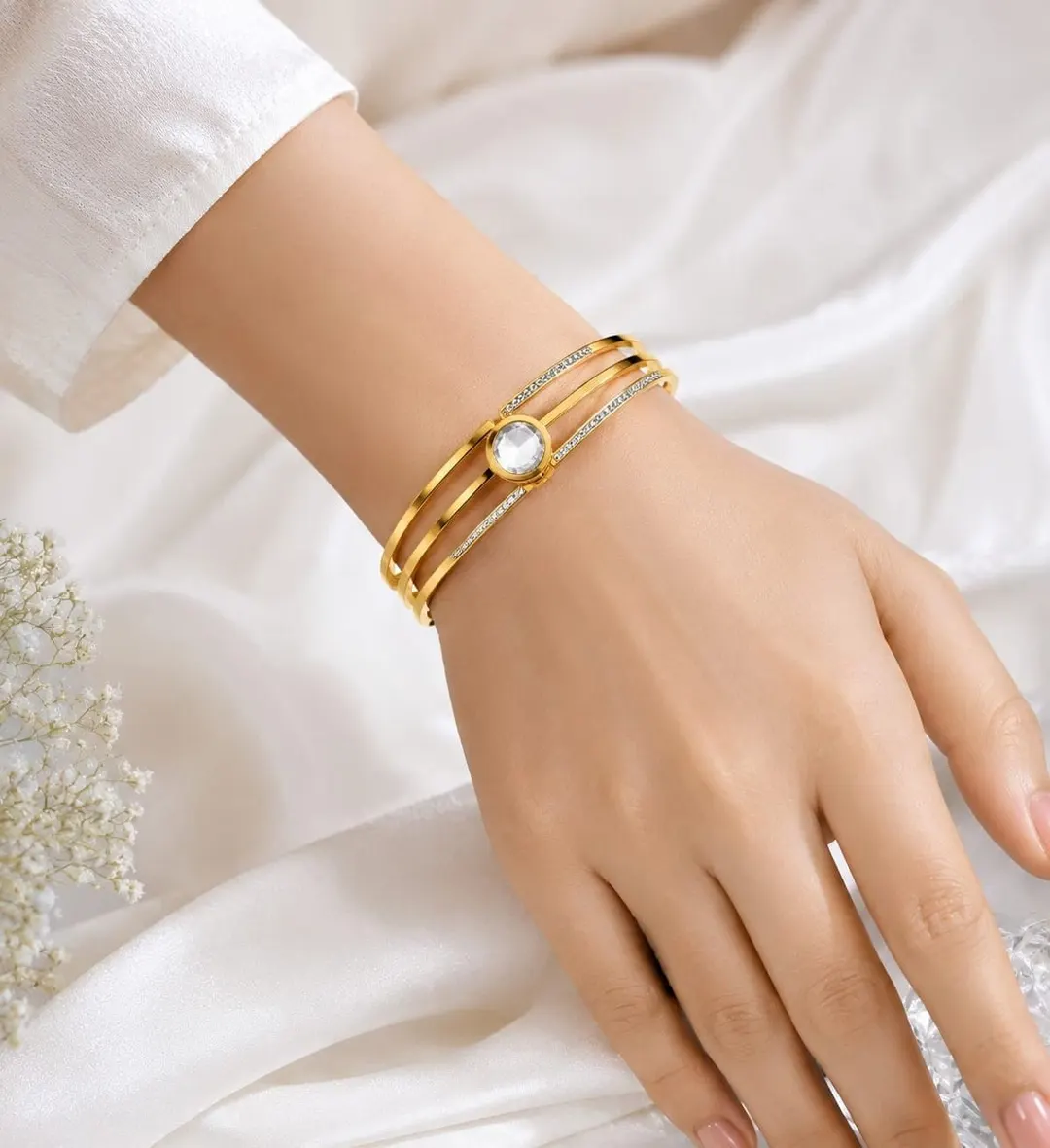 GOLD PLATED STAINLESS STEEL OVAL HINGED CUFF BRACELET.