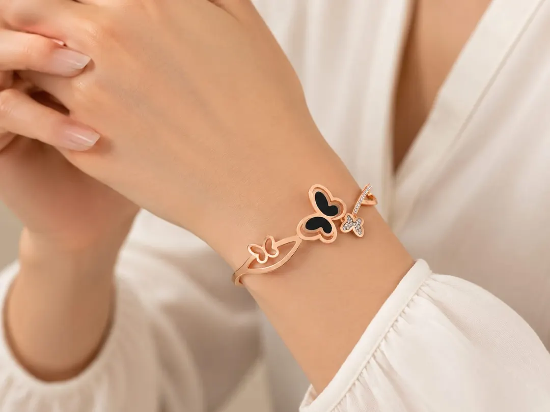 DOUBLE BUTTERFLY HINGED BRACELET.