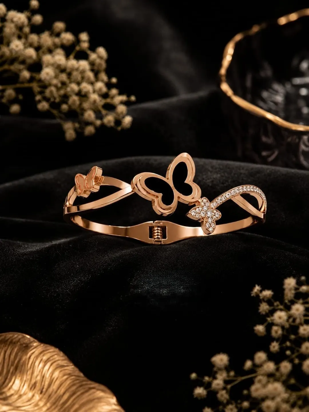 DOUBLE BUTTERFLY HINGED BRACELET.