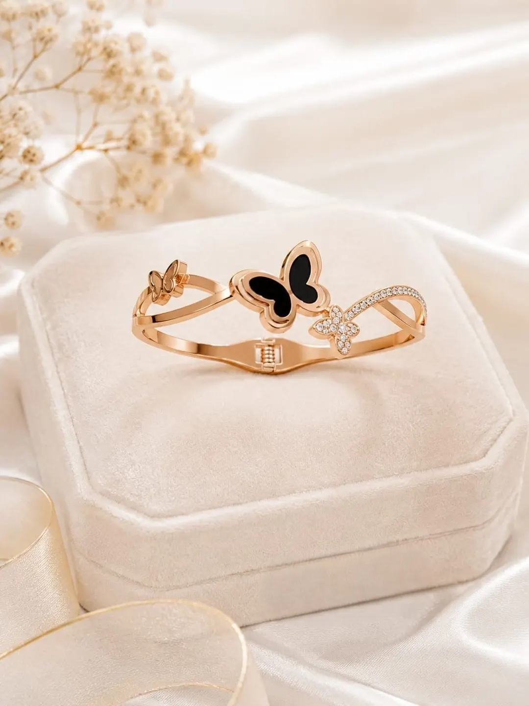 DOUBLE BUTTERFLY HINGED BRACELET.