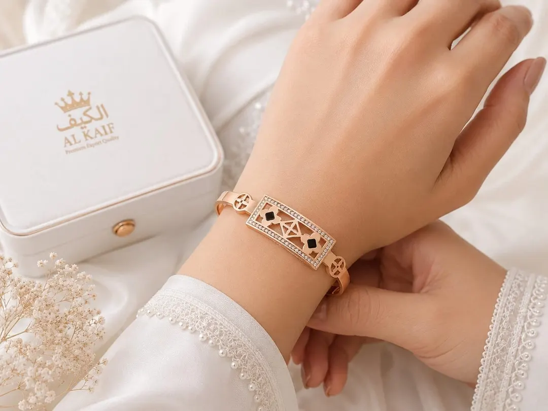 ROSE  GOLD FOUR LEAF CLOVER & GEOMETRIC MOTIF BRACELET.