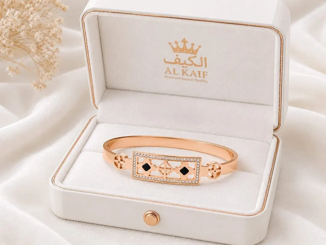 ROSE  GOLD FOUR LEAF CLOVER & GEOMETRIC MOTIF BRACELET.