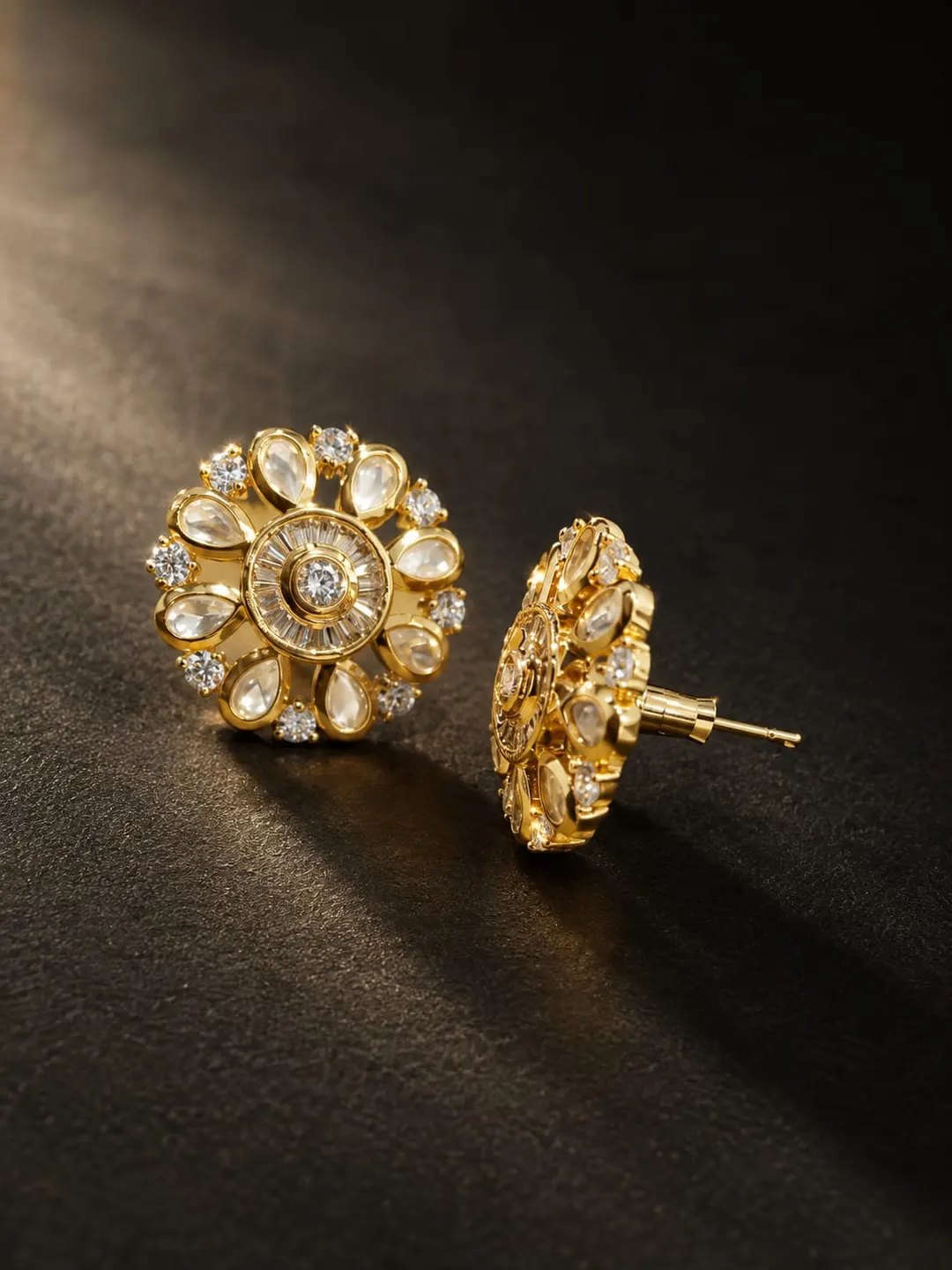 FLORAL RADIANCE GOLD STUD EARRING