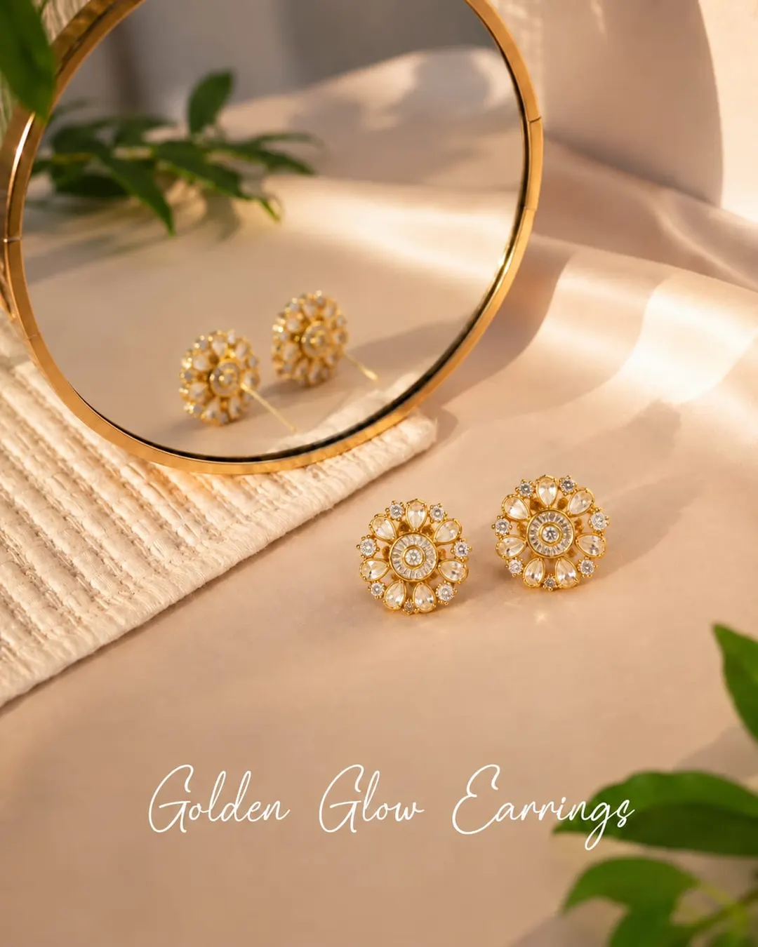 FLORAL RADIANCE GOLD STUD EARRING