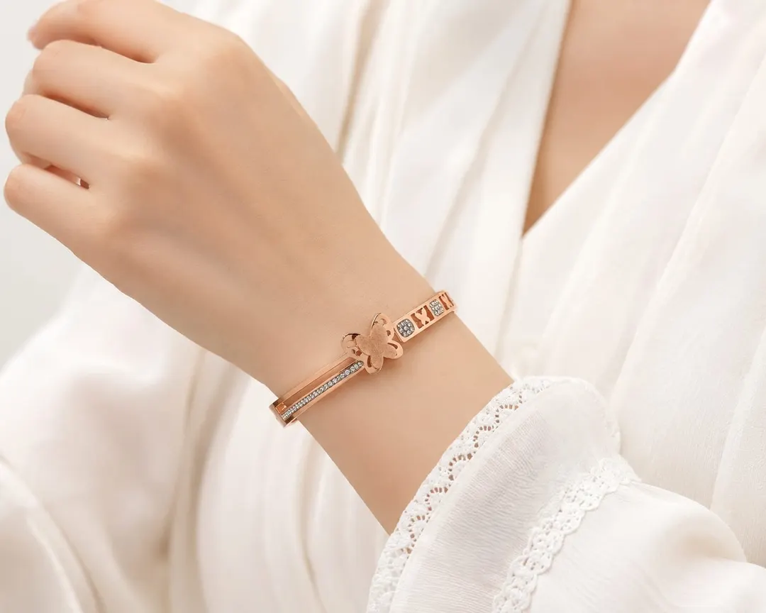 ROSE GOLD BUTTERFLY BRACELET.