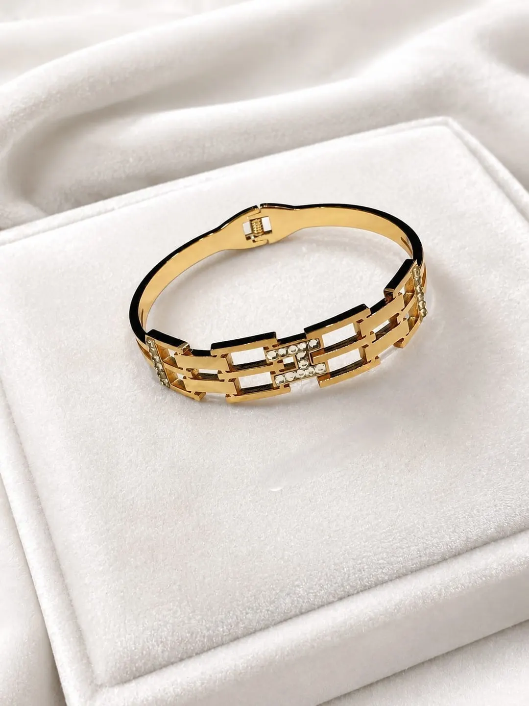 ROSE GOLD PLATED GEOMETRIC LINK HINGED BRACELET.