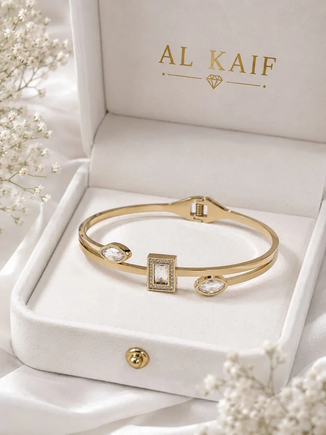KATE SPADE NEW YORK SET IN STONE HINGED BANGLE CRYSTAL.
