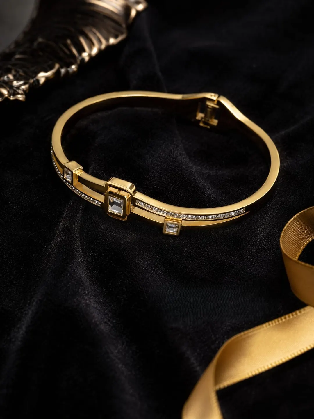 GOLD PLATED FINISHES , DUAL- BAND STRUCTURES, AND GEOMETRIC STONE ACCENTS.