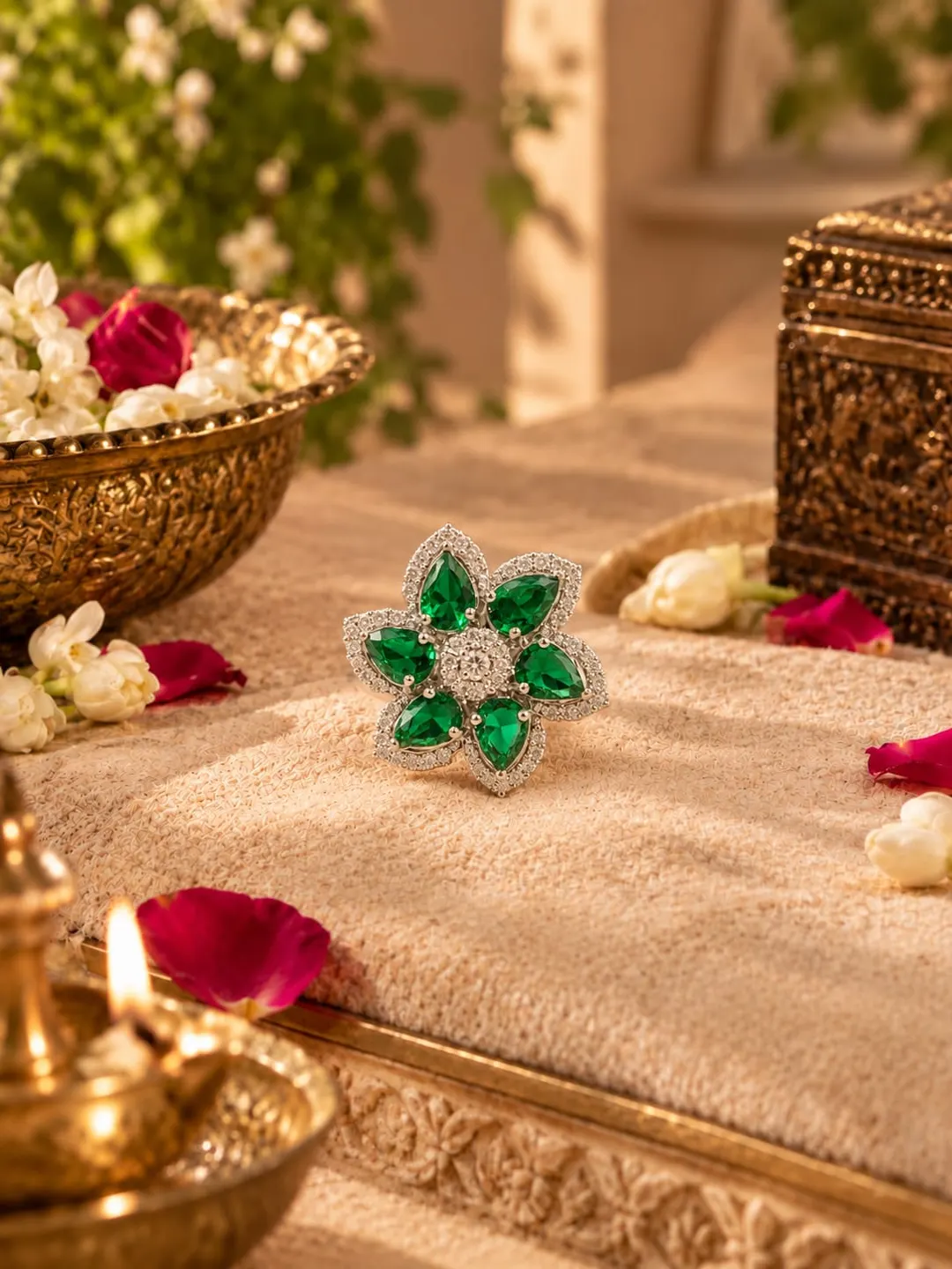 GREEN EMERALD FLOWER RING.
