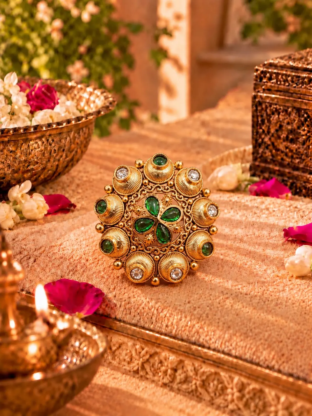 ROYAL EMERALD HERITAGE BRAOOCH RING