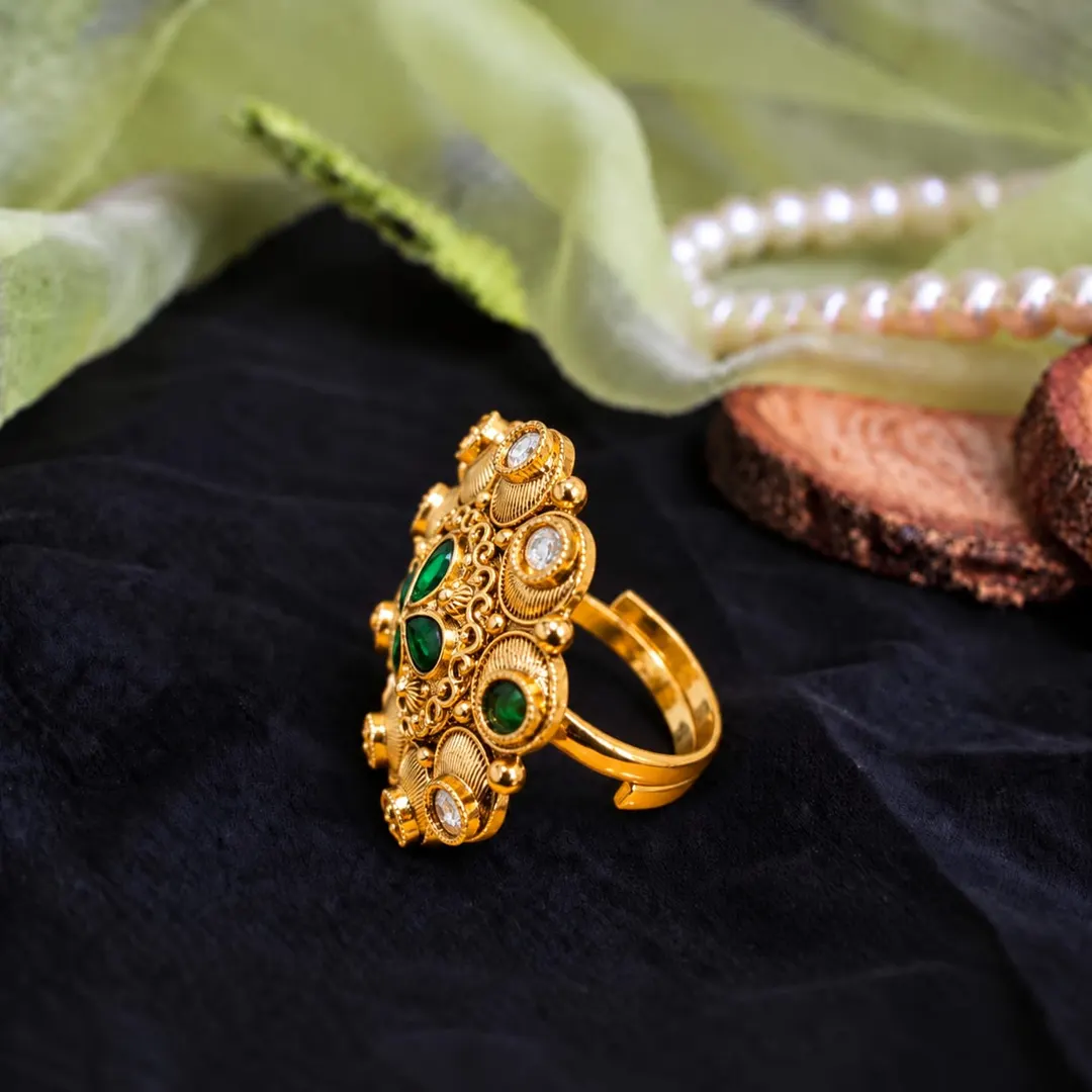 ROYAL EMERALD HERITAGE BRAOOCH RING
