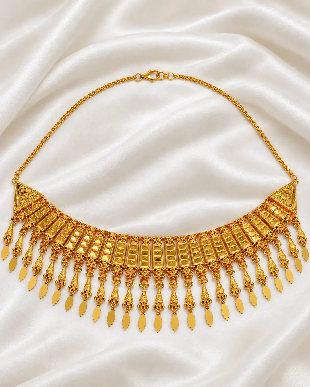 TRADITIONAL GOLD-TONE GEOMETRIC CHOKER NECKLACE WITH DANGLING LEAF CHARMS