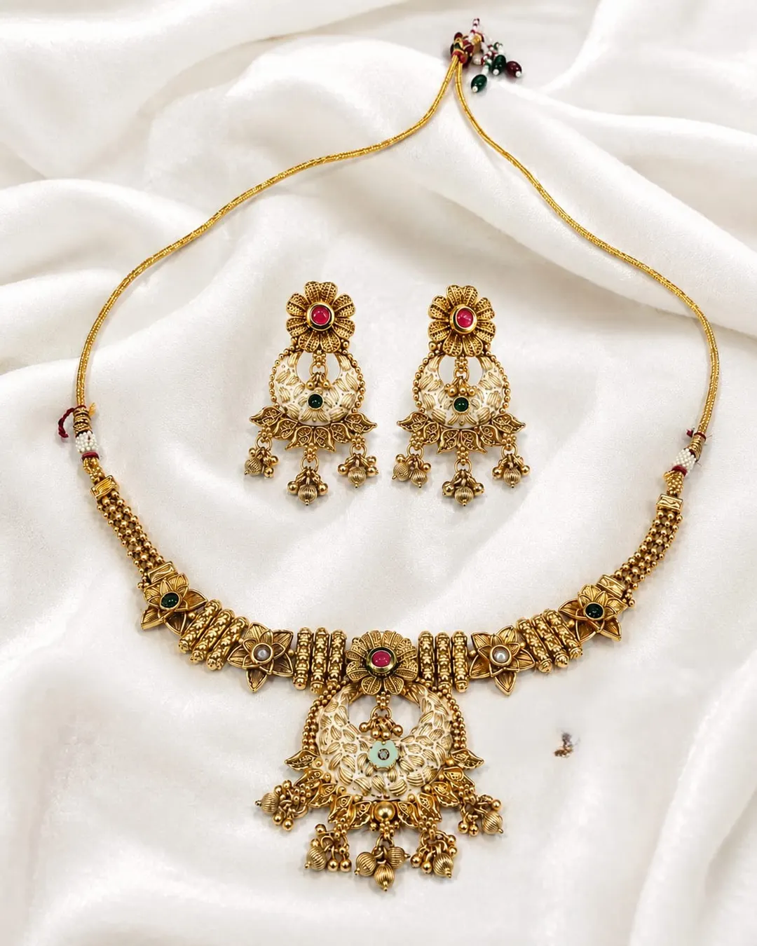 ANTIQUE GOLD-TONE FLORAL KUNDAN NECKLACE WITH JHUMKA EARRING SET