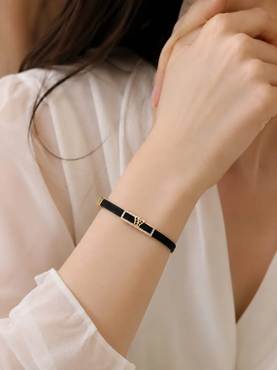 MINIMALIST BLACK BEAD & GOLD CHARM BRACELET.