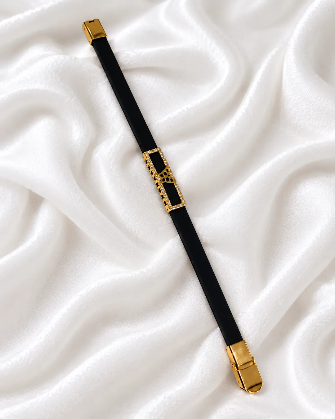MINIMALIST BLACK BEAD & GOLD CHARM BRACELET.
