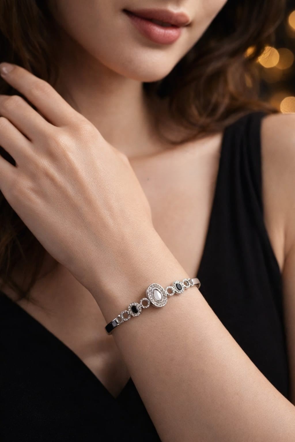 VINTAGE CIRCLE HALO BRACELET.