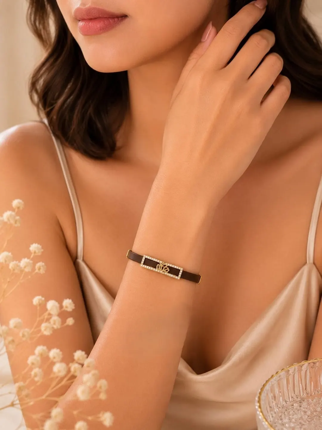 REGAL BELTED LEATHER BRACELET.