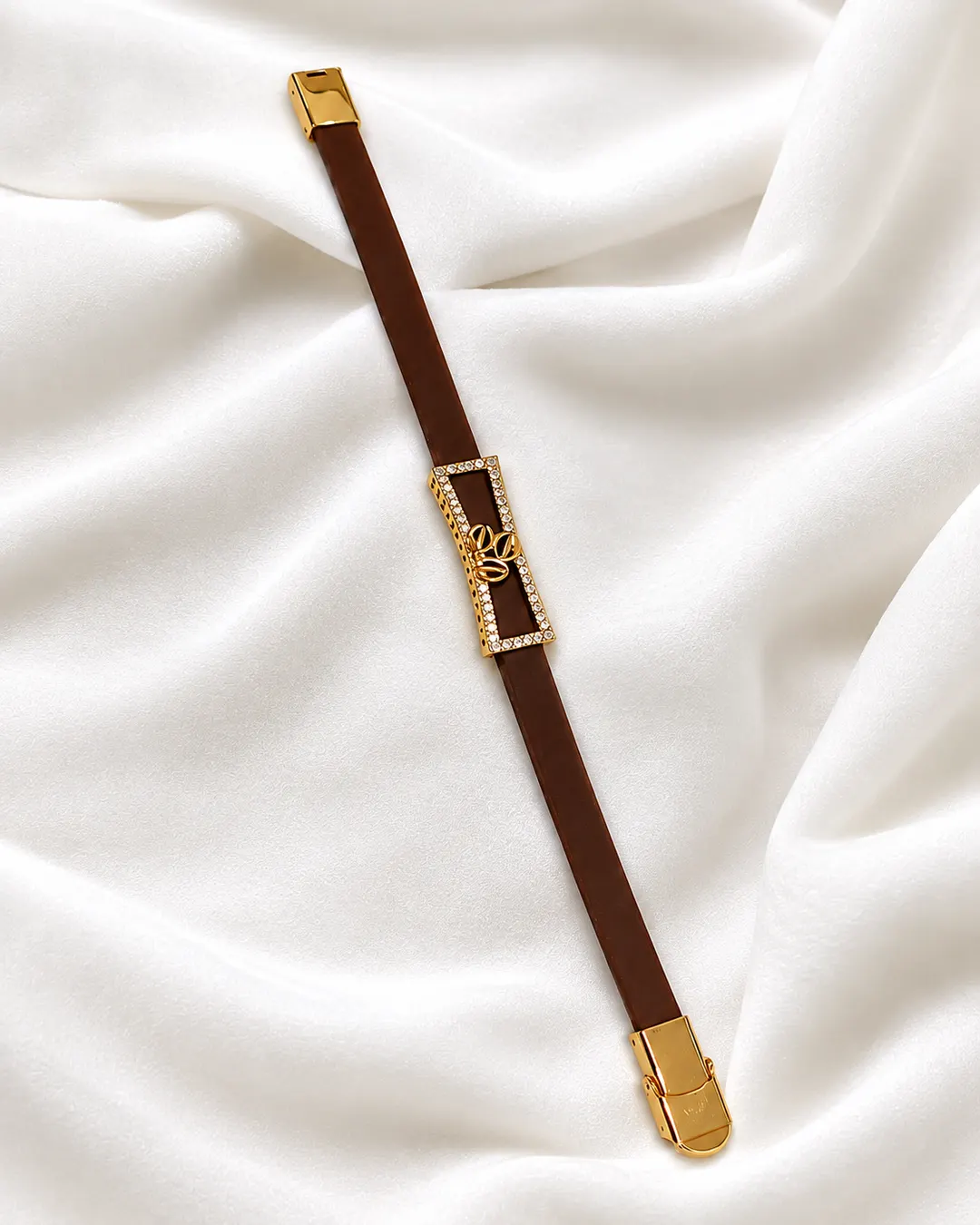 REGAL BELTED LEATHER BRACELET.