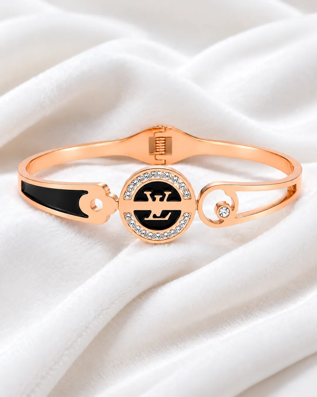 EMPRESS LV EMBLEM BRACELET.