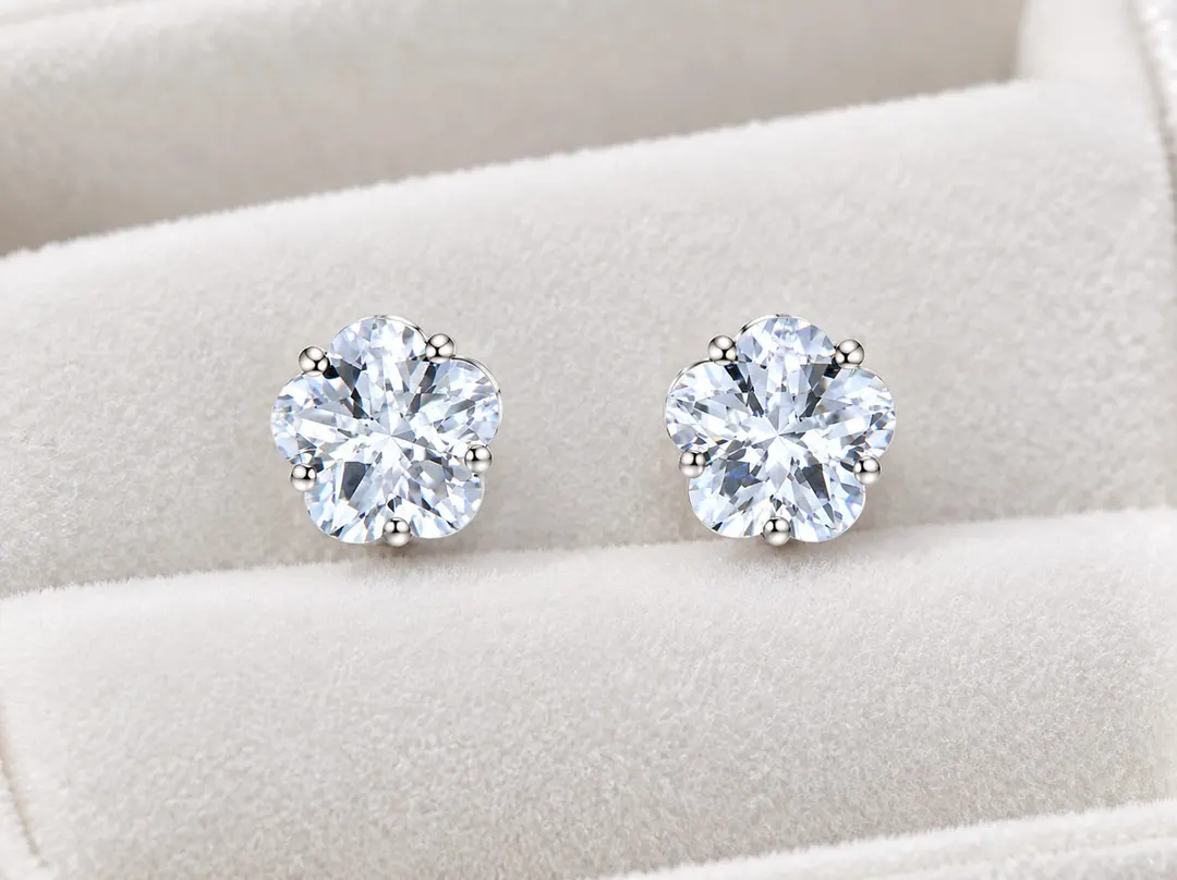 ELEGANT FLORAL SPARKLE STUD EARRINGS.