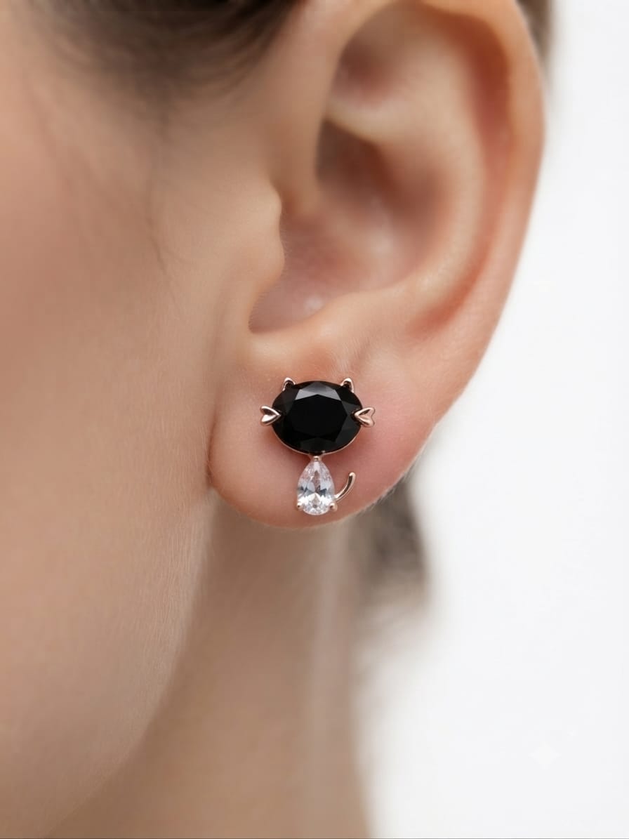 CAT DESIGN BLACK STUD EARRINGS.
